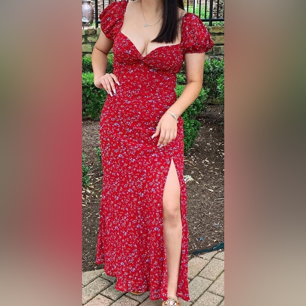 Chic Red Floral Dress with Slit